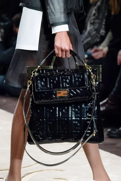Look 75
